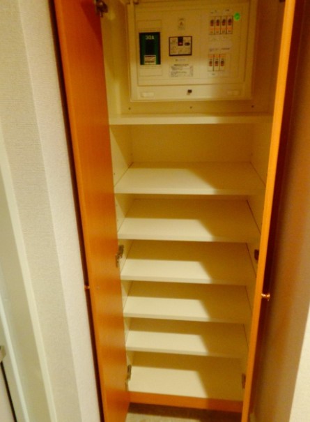玄関　※別部屋参考写真