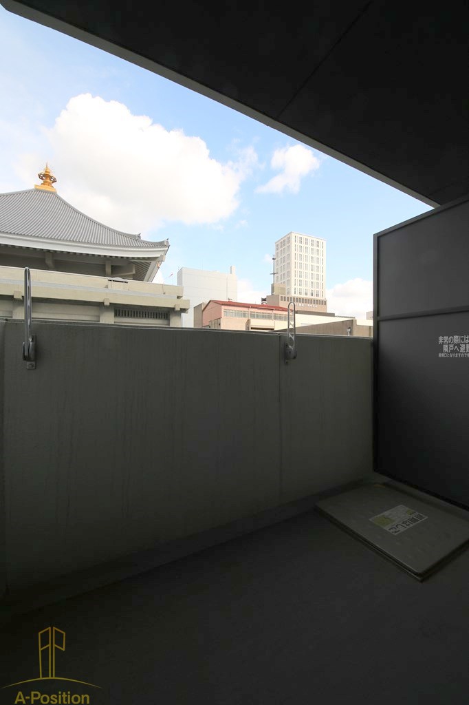 バルコニー　エスライズ御堂筋本町