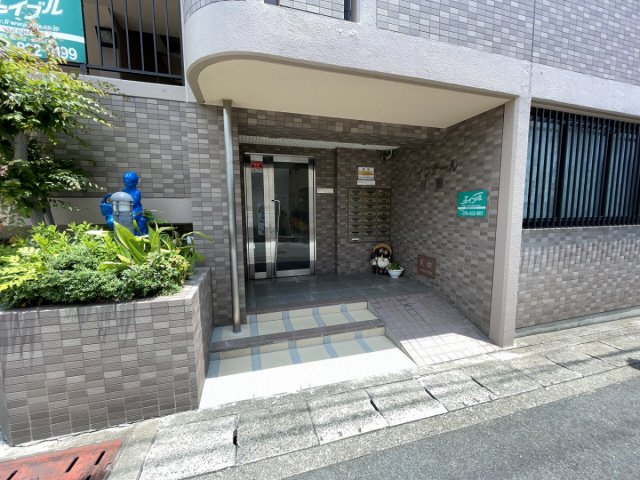 エントランス　清潔なエントランスです