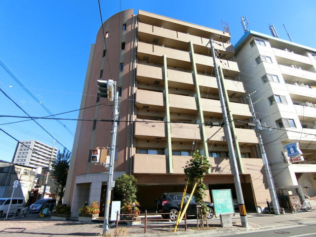 建物外観　外観はタイル貼りです