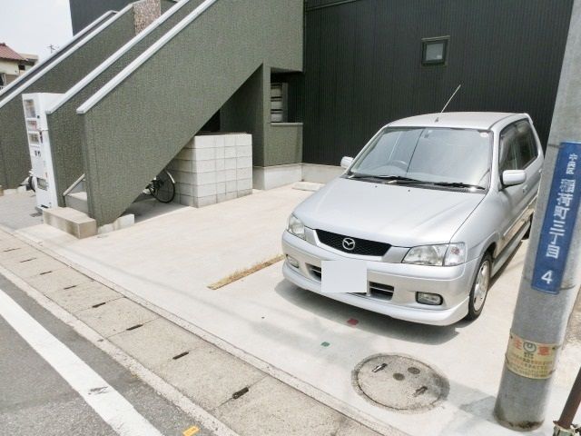 駐車場　敷地内が満車の場合は近隣をご紹介致します