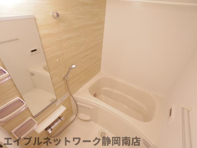 バス・シャワールーム　ゆったり過ごせるお風呂です