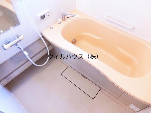 バス・シャワールーム　浴室乾燥機、追焚機能付の広々バスルーム！