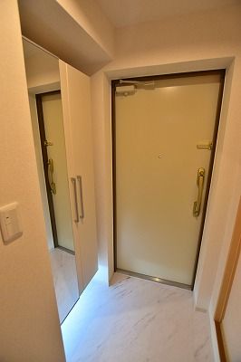 玄関　ＴＨＥ　ＭＩＹＡＢＩ　板橋区富士見町２