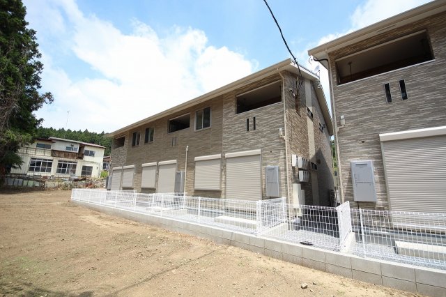 建物外観　建築中：2026年7月15日入居開始予定です