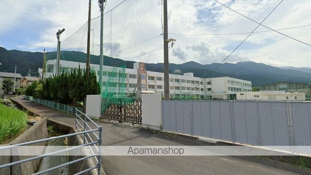 小学校　四国中央市立 中之庄小学校（小学校）まで128m