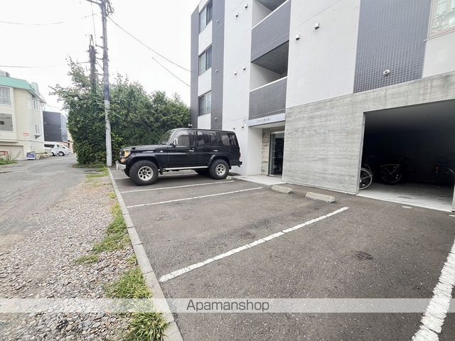 駐車場　駐車場