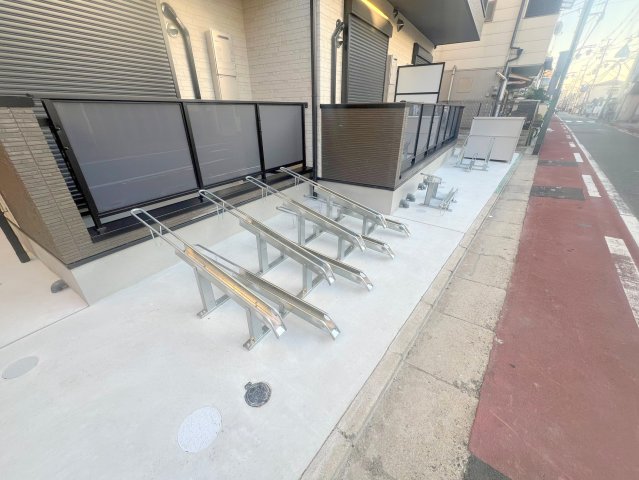 駐車場　敷地内には入居者専用の駐輪スペースもあります。