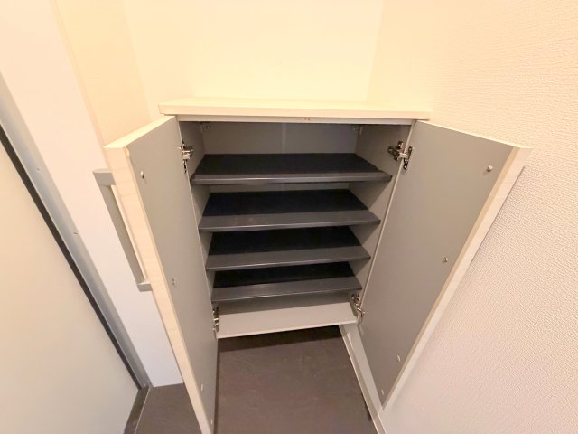 収納　大きいシューズボックスは靴がいっぱい入れれますね。