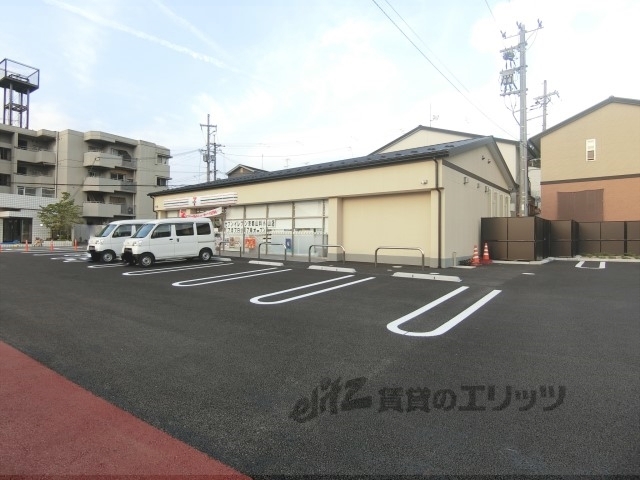 コンビニ　セブンイレブン京都山科小山店（コンビニ）まで900m