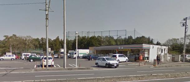 コンビニ　セブンイレブン日高バイパス店（コンビニ）まで418m