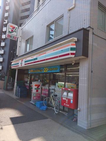 コンビニ　セブンイレブン（コンビニ）まで216m