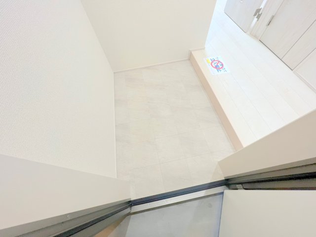 玄関　落ち着いたおしゃれな玄関です。