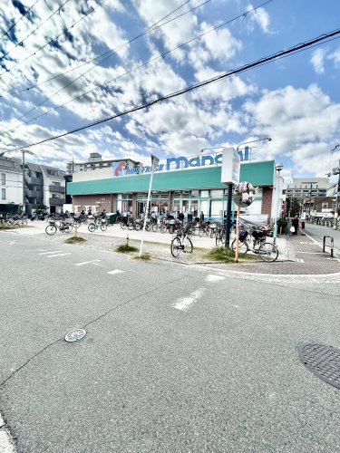 スーパー　万代八雲店（スーパー）まで825m