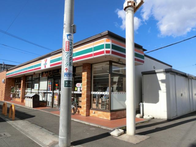 コンビニ　セブンイレブン（コンビニ）まで770m