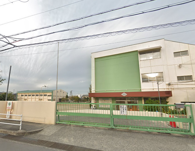 小学校　高石市立取石小学校（小学校）まで209m
