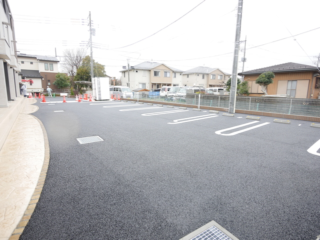 駐車場　★敷地内に舗装された駐車場がございます★