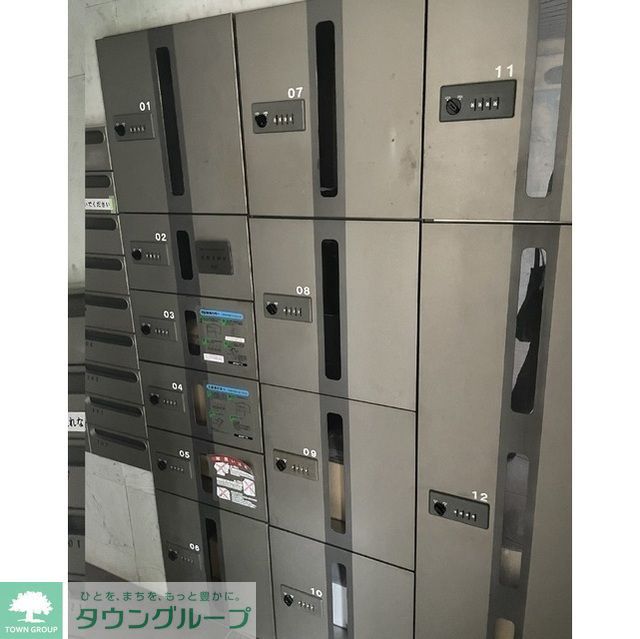 エントランス　宅配ロッカー