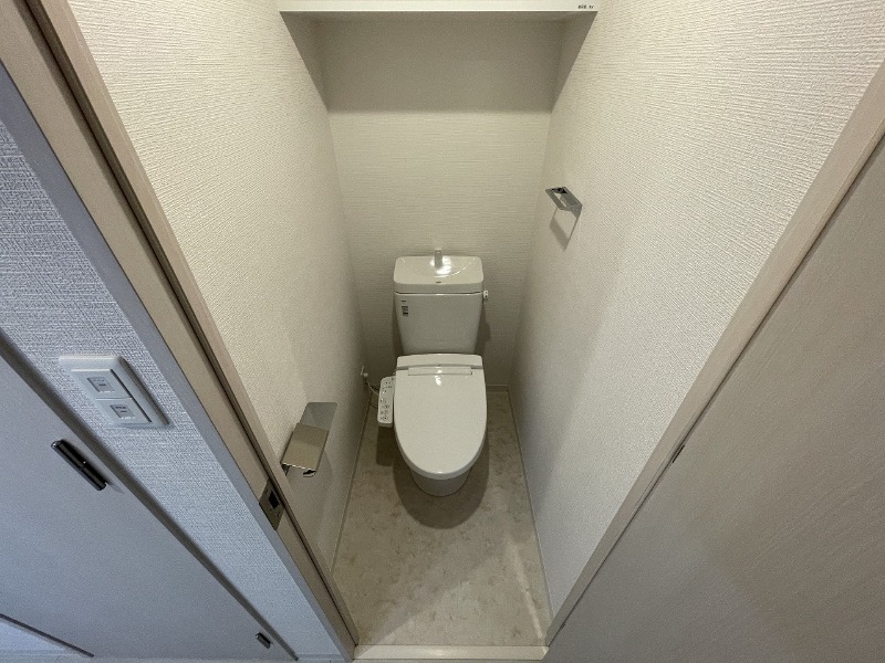 地下鉄千日前線 新深江駅 徒歩6分 10階建 築1年のトイレ写真