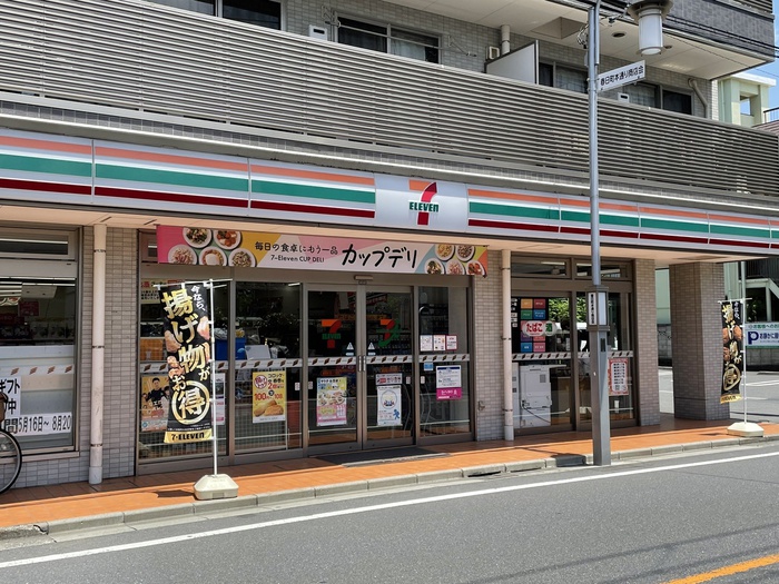 コンビニ　セブンイレブン 練馬春日町1丁目店（コンビニ）まで303m