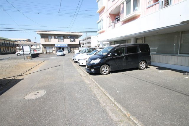 駐車場　敷地内駐車場あり