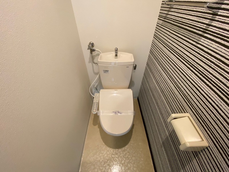トイレ　ウォシュレット機能がついたトイレ。安心して使用できますね。