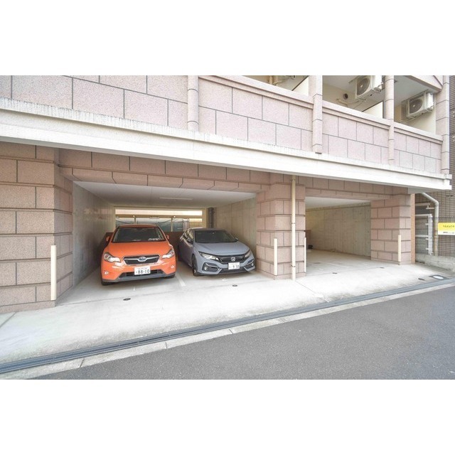 駐車場　駐車場があるので、車を買う予定の方も安心です