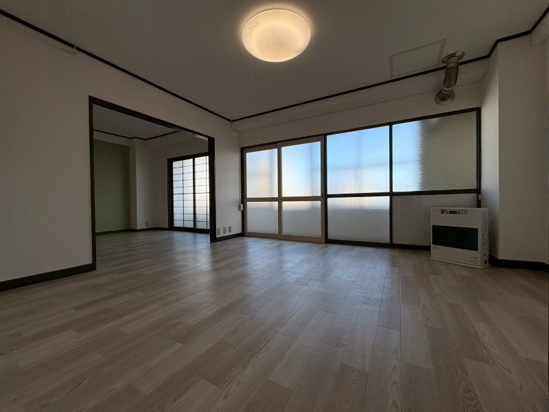 居室・リビング　広くてキレイなお部屋が広がっていて、充実した生活が送れそう。