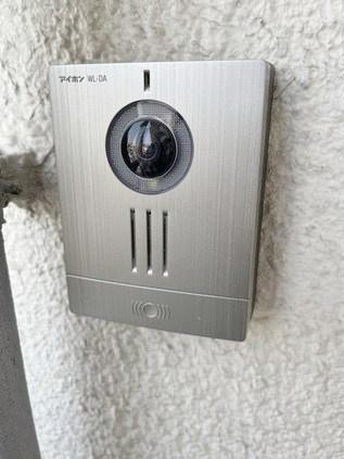 セキュリティ　訪問者の顔が見える安心のTVモニタ付きインターフォンです