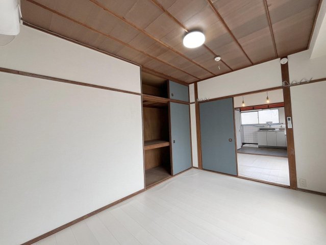 居室・リビング　日当たりのよい明るい部屋です