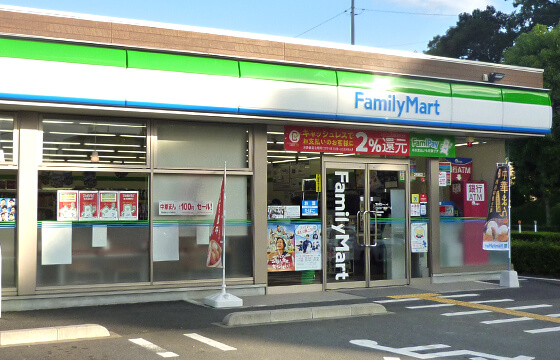 コンビニ　ファミリーマート 仲六郷第一京浜店（コンビニ）まで65m