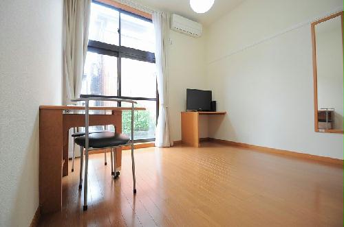 居室・リビング　1階、同タイプの部屋の写真です