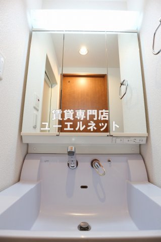 洗面設備　清潔感ある独立洗面台で毎日気持ちよく♪