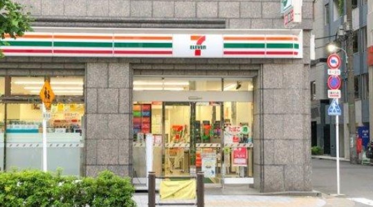 コンビニ　セブンイレブン 馬喰横山駅前店（コンビニ）まで59m
