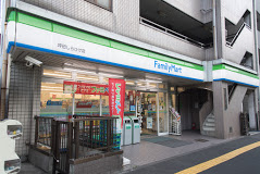 コンビニ　ファミリーマート 坪田しらひげ店（コンビニ）まで268m