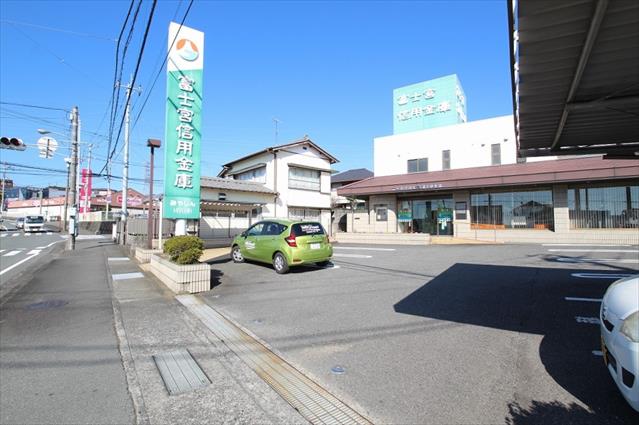 銀行　富士宮信用金庫　国久保支店（銀行）まで501m