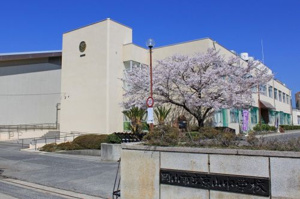中学校　京山中学校（中学校）まで845m