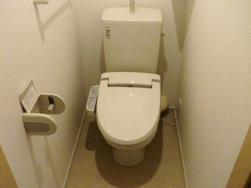 トイレ　温水洗浄便座付きのトイレです！