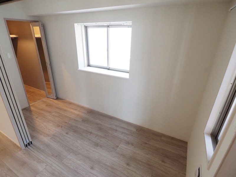 その他部屋・スペース　3.7帖の洋室。角部屋です。