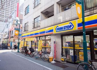 コンビニ　ミニストップ 北千住店（コンビニ）まで748m