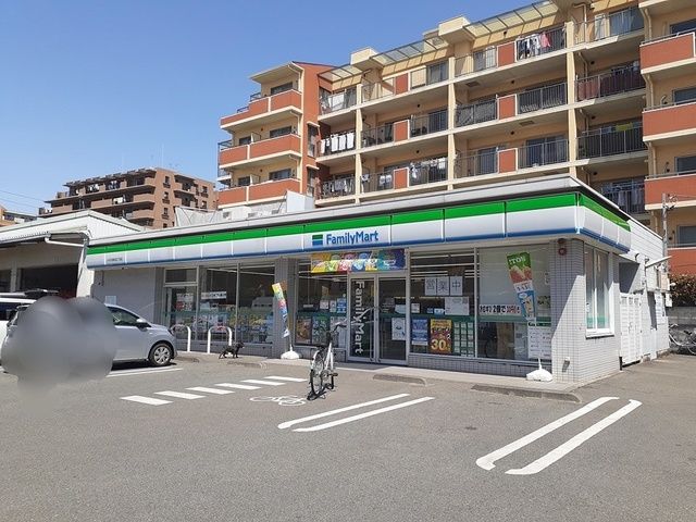 コンビニ　ファミリーマート（コンビニ）まで486m