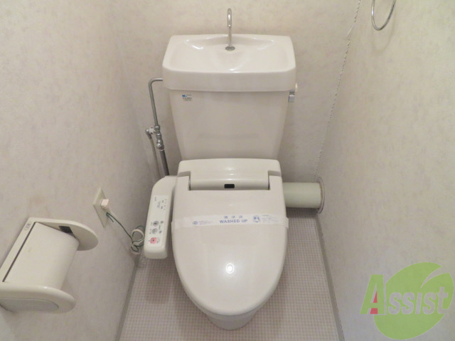 トイレ　トイレは温水洗浄付き。これが個人的にうれしいです。