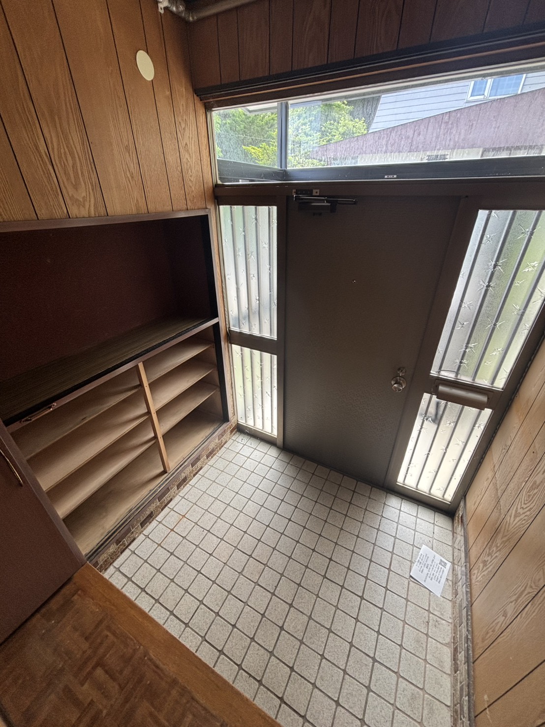 室蘭市小橋内町2丁目戸建ての玄関写真