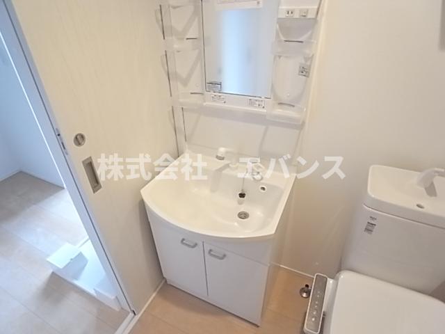 洗面設備　独立洗面台で身支度をすべて済ませてしまいましょう
