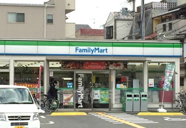 コンビニ　ファミリーマート　東粉浜三丁目（コンビニ）まで540m