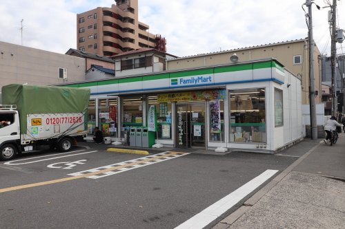 コンビニ　ファミリーマート横堤4丁目店（コンビニ）まで321m