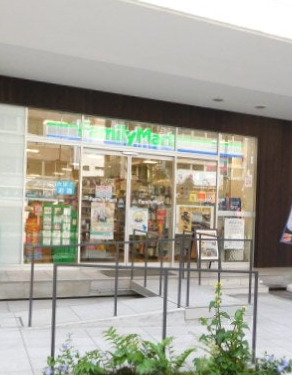 コンビニ　ファミリーマート 台東四丁目店（コンビニ）まで5m