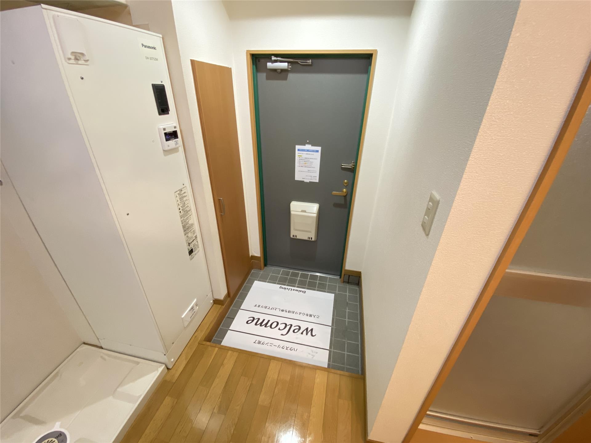 玄関　シューズボックス付きのすっきりした玄関♪