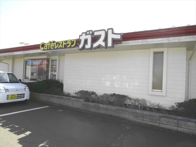 飲食店　ガスト上越店（飲食店）まで581m