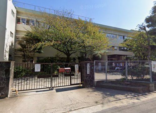 小学校　福岡市立春住小学校（小学校）まで881m